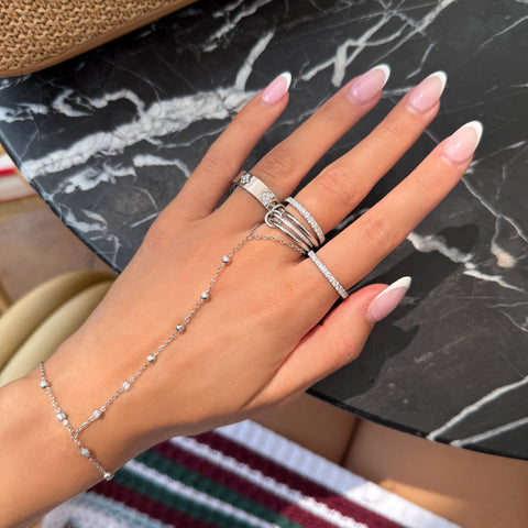 Amoura Hand Chain